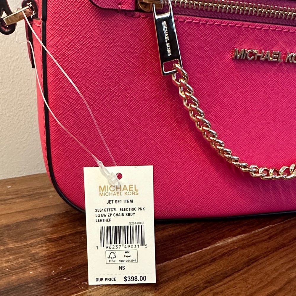 Michael Kors Fuchsia Crossbody Bag with Gold Chain - Picture 2 of 5